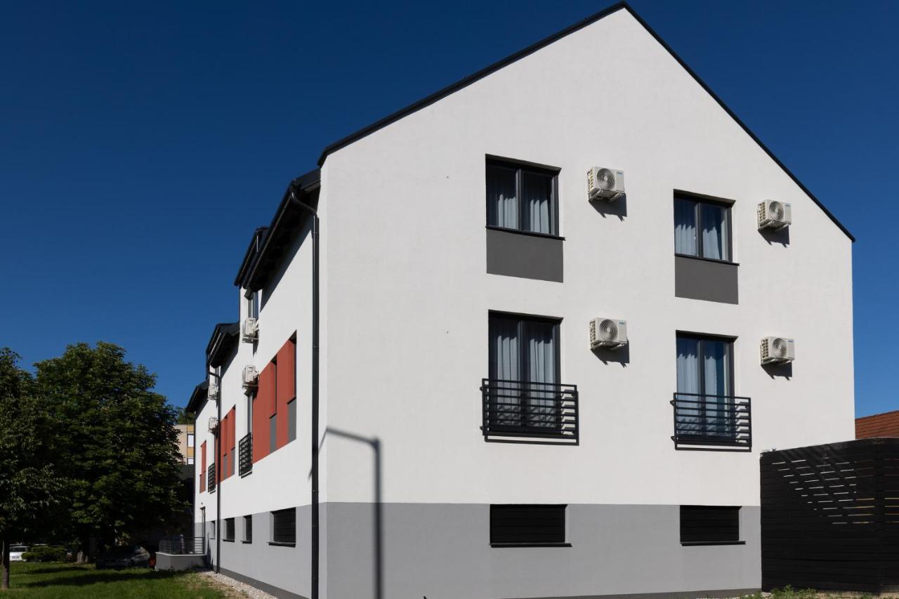 Dotis Apartman Tata Exterior foto