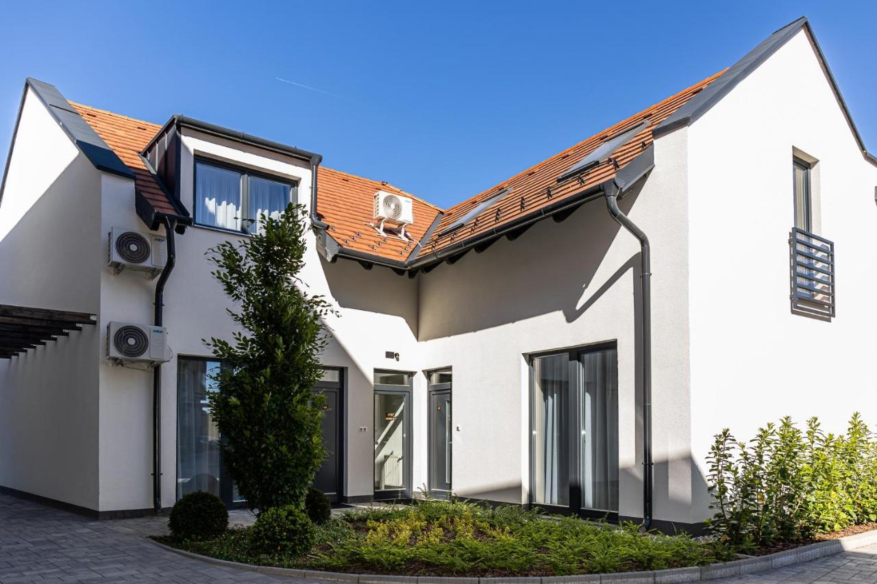 Dotis Apartman Tata Exterior foto